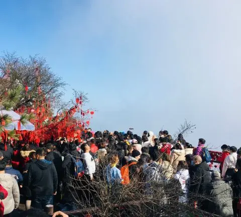 不堪入目！这个景区因打卡吃泡面走红，垃圾遍地！景区回应了