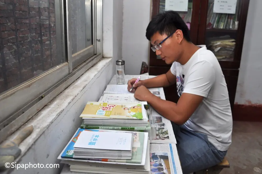 小学成绩对中学成绩有一定的影响，却不能直接决定中学成绩好坏