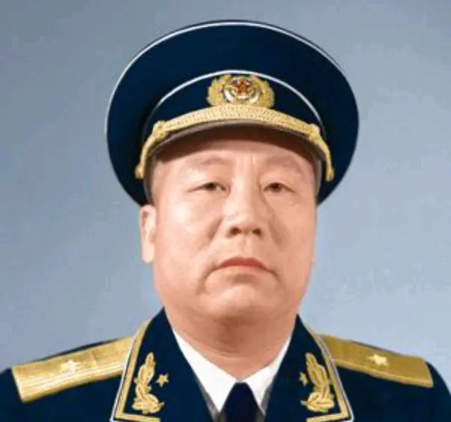 从纵队司令员降到师长，后来被授予少将，他的一番话让人感动