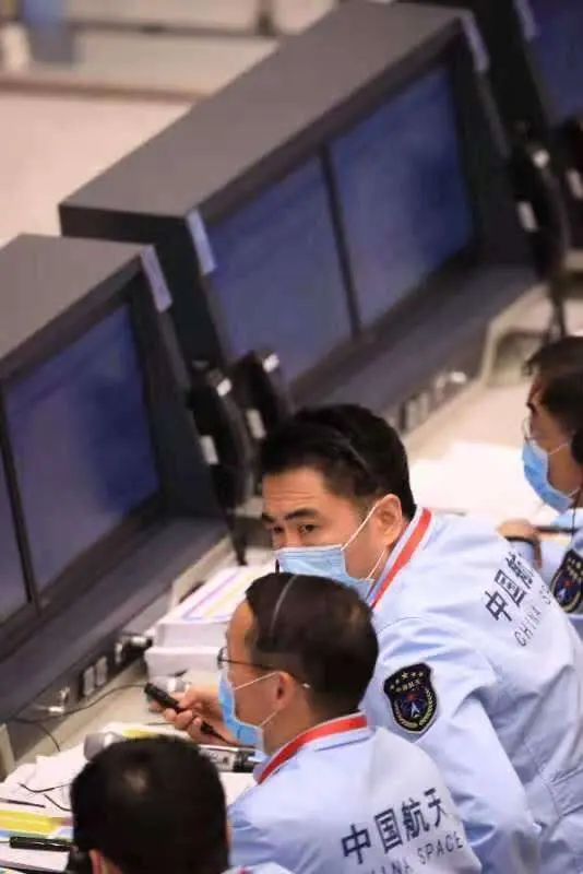 滿載“月壤”歸故鄉——嫦娥五號返回側記