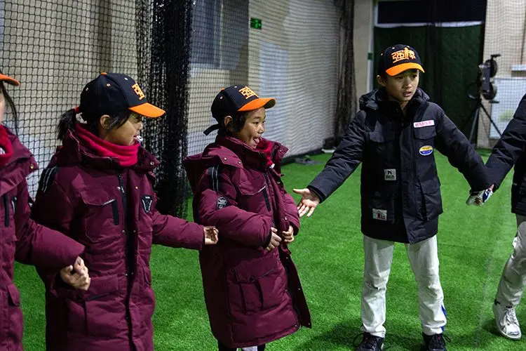 棒！少女！“叫板命運”的大涼山女子棒球隊