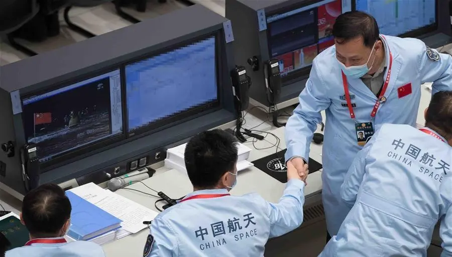 嫦娥五号“挖土”归来！中国探月工程嫦娥五号任务取得圆满成功