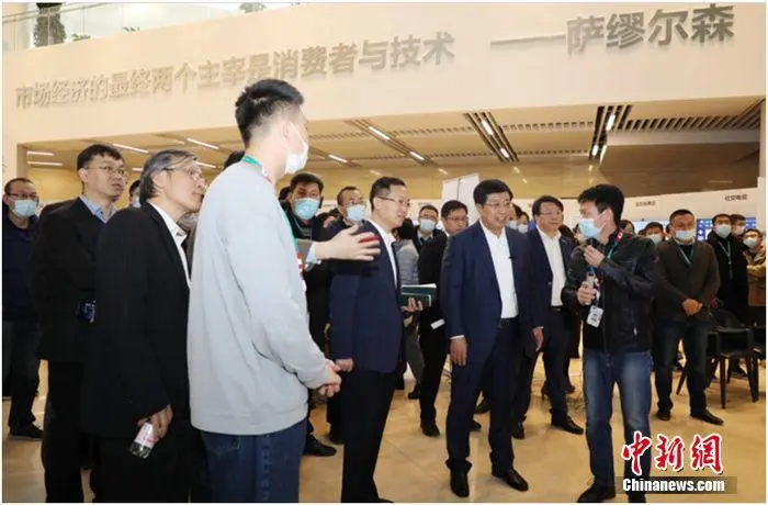 海信高管9個小時觀摩內部創新展至凌晨 透露了三個信號