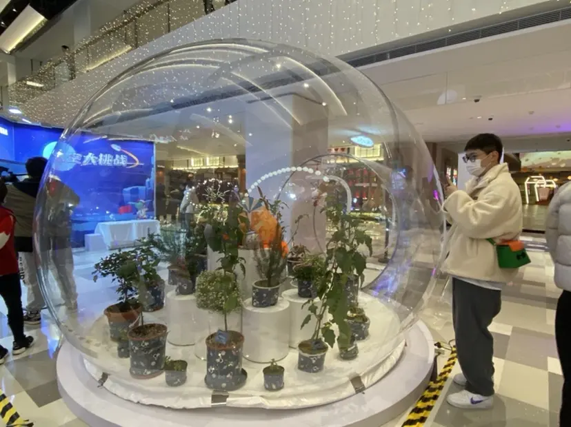 神舟一号推进舱实物首次在沪展出，还能看到长五发动机残骸