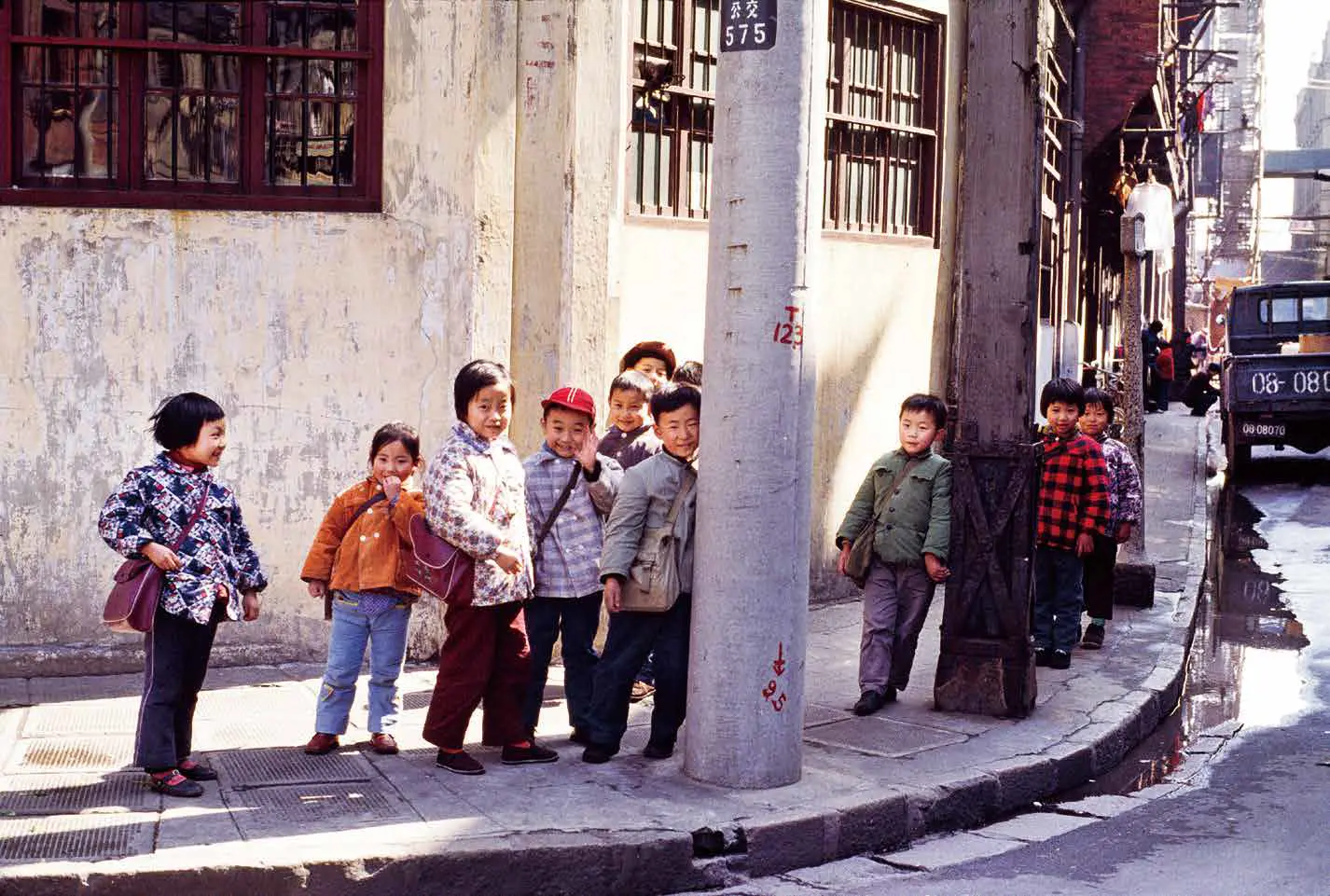 “寻人启事”：老照片里的八十年代中国小朋友，你现在在哪？