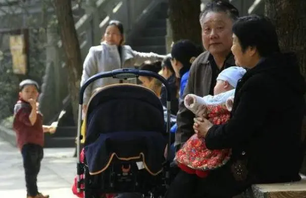 黄磊称后悔生三胎，原因让不少二胎家长赞同，巨大年龄差无法逾越