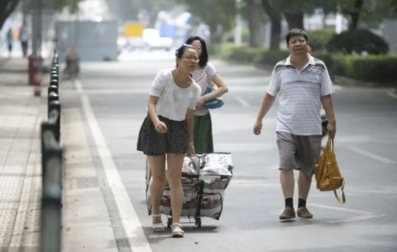 为什么上大学后，孩子就不常跟父母联系了？答案可能和你想的不同