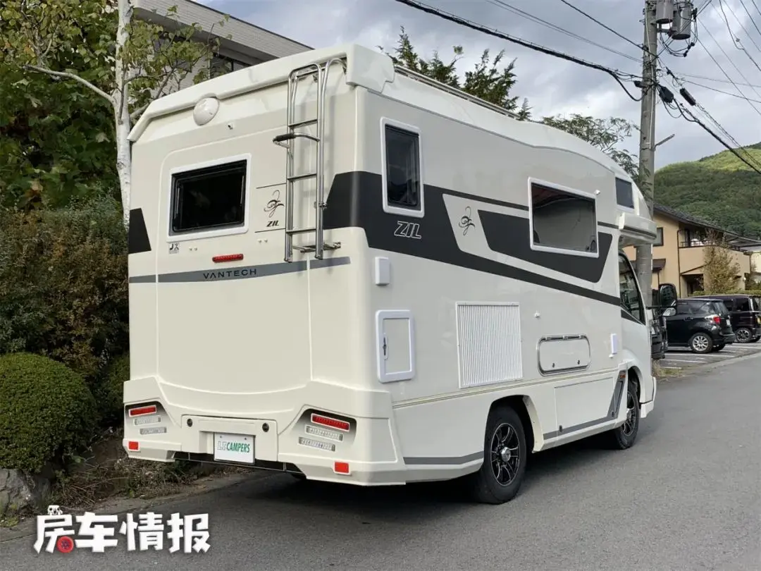 新款丰田轻卡房车3.0T柴油机，长5.2米能住5口，停车方便