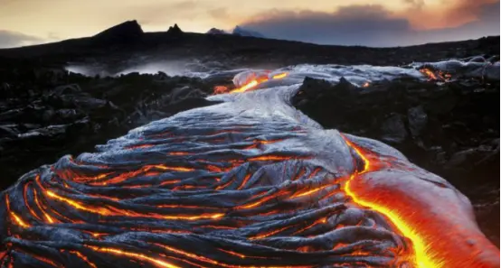 沉睡了50万年！几十座火山堆里出现异象，最活跃那个恰处我国境内