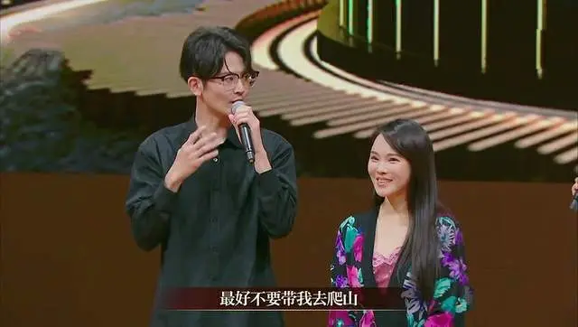 《我就是演员》伊能静与小18岁男星演吻戏，一句话暗示不喜欢浪姐