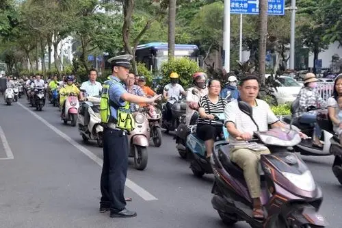 12月起，各地交警严查这类电动车上路，别不听劝啦