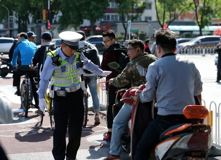 12月起，各地交警严查这类电动车上路，别不听劝啦