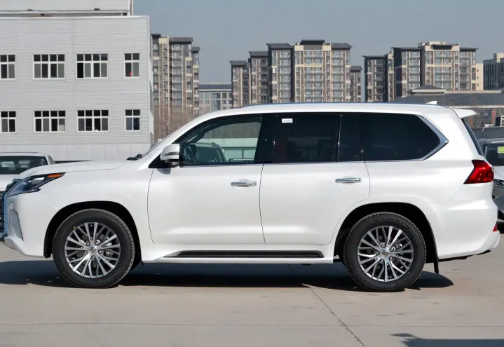 喝92号油的大型SUV，配5.7升大V8，多少男人的梦想