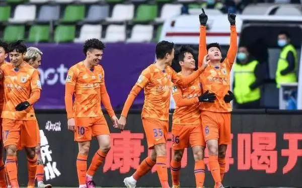 足协杯之王！鲁能2-0苏宁夺队史第6冠，6年等待终圆梦