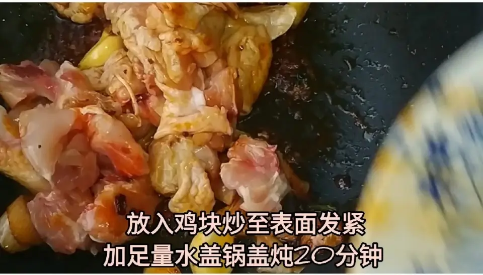 解锁火锅底料100种吃法，麻辣鲜香特别下饭，待客也有面子