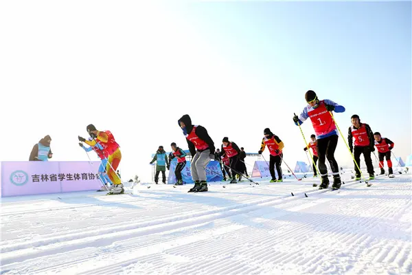 全国学校冰雪运动竞赛暨冰雪嘉年华活动在长启动