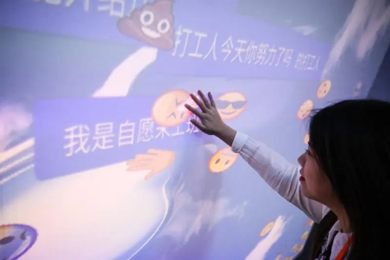 “打工皇帝”还是“热血社畜”？13位中外艺术家打造“打工人理想博物馆”