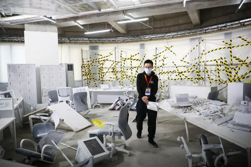 “打工皇帝”还是“热血社畜”？13位中外艺术家打造“打工人理想博物馆”