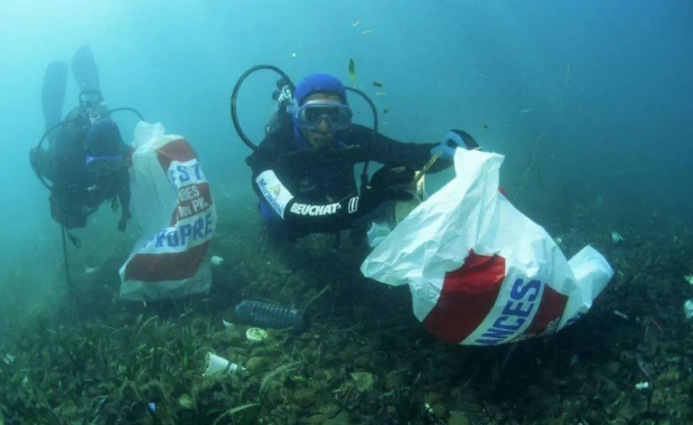 探测器下潜10926米，眼前一幕引人深思，专家：人类必须警惕