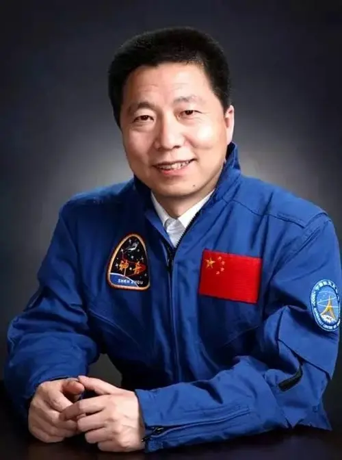 杨利伟上太空带了把枪，不是对付外星人，而是苏联的教训历历在目