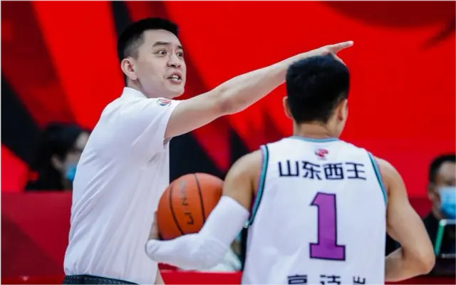 辽宁18胜称霸CBA！广东不甘落后，李春江黯然下课，山东又赢