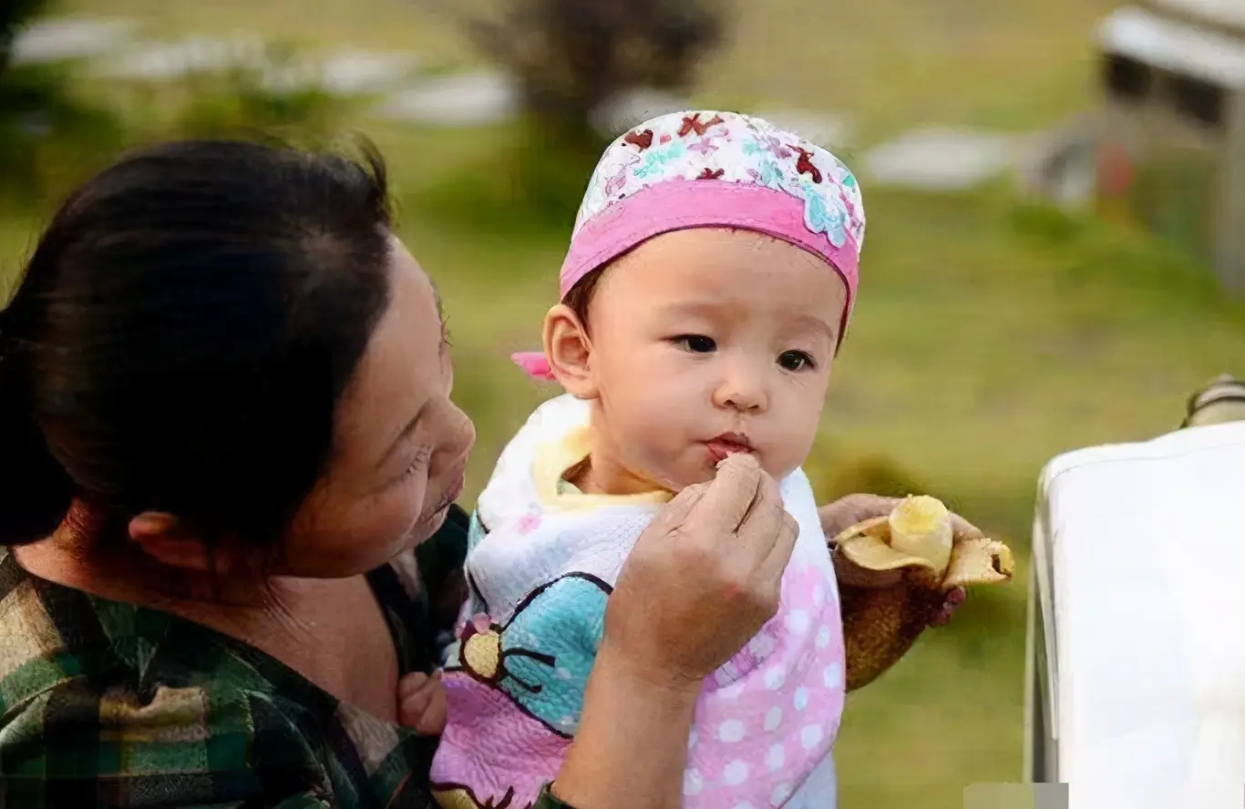 “凭啥你妈带娃就给钱，我妈带娃就应该？”宝妈的回怼很解气