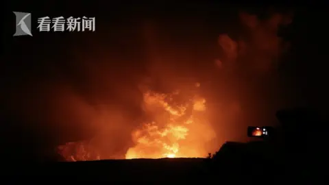 夏威夷火山噴發濃煙滾滾 熾熱熔巖將天空染紅