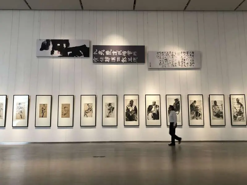 “写意·塑造——李军教授学术研究展”开幕，200余件展品展示40年艺术轨迹