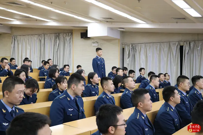 空军军医大学基础医学院学员五大队举办基层官兵座谈会