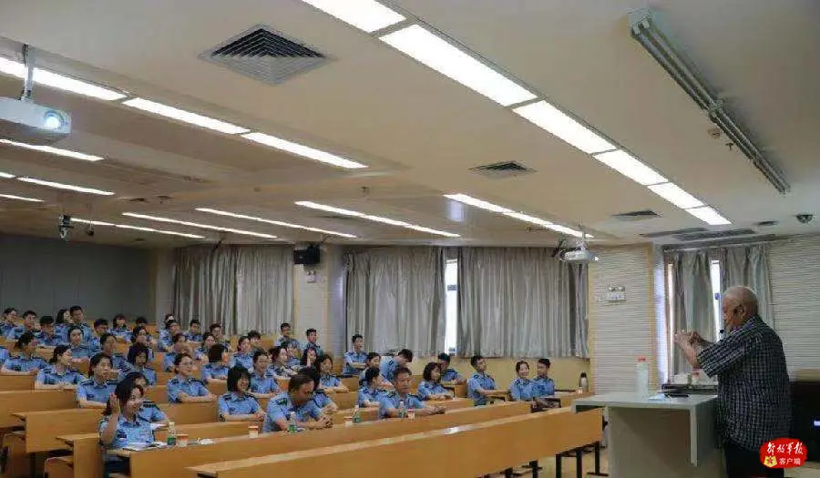 空军军医大学基础医学院学员五大队举办基层官兵座谈会