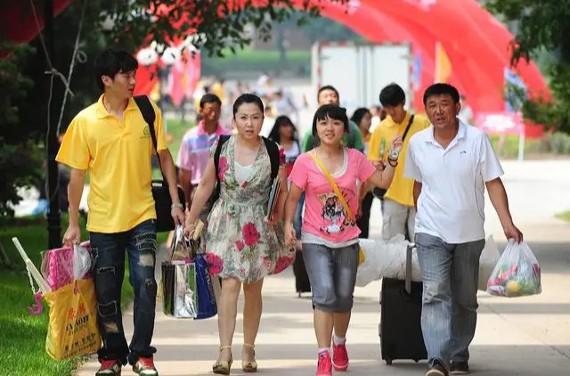 教育部发布通知，中小学生迎来“好消息”，大学生迎来“坏消息”