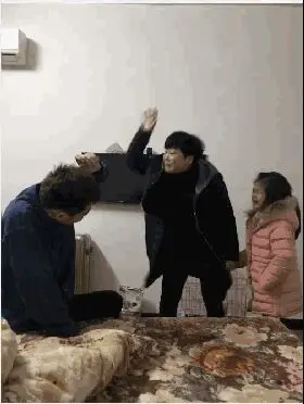 哥哥，救救我…”6岁男孩进ICU抢救2小时，缝90针的背后，道尽了二胎