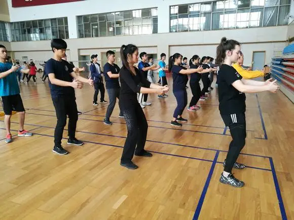 太极拳成中医药大学生“必修课” 留学生也要练Taichi