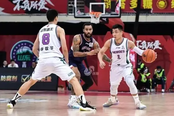 CBA综述：辽宁领跑积分榜，青岛5连胜重回第五超山东