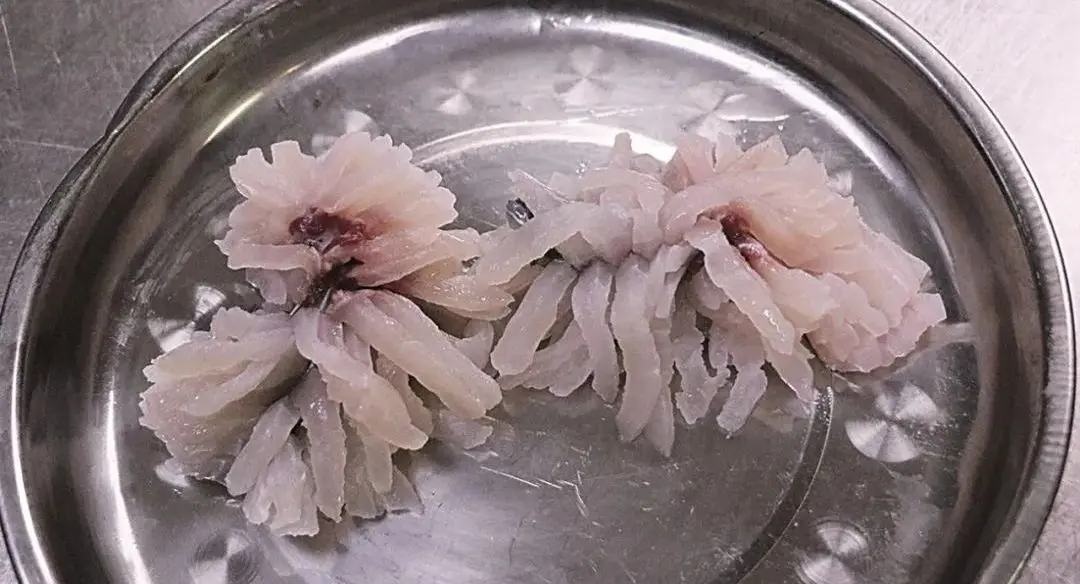 糖醋菊花鱼教程，选用长江流域的大青鱼，殿堂级糖醋汁酸甜诱人，赶快去收藏