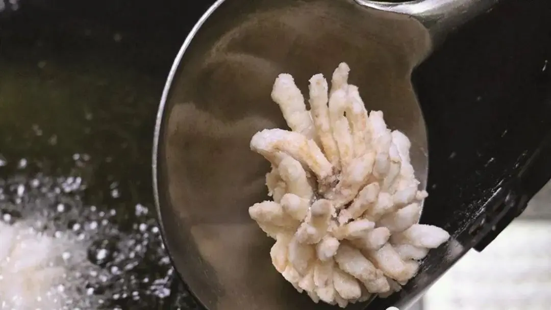 糖醋菊花鱼教程，选用长江流域的大青鱼，殿堂级糖醋汁酸甜诱人，赶快去收藏