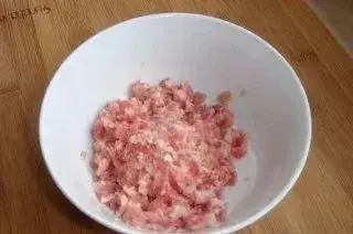 云南特色小吃——炒饵块，难做吗？试试不就知道咯！