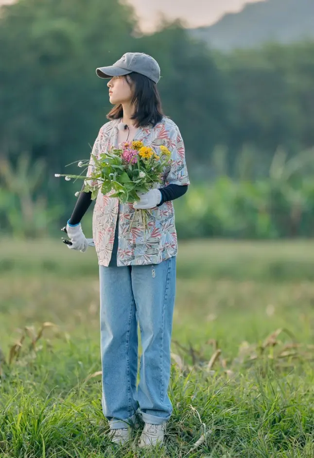 张子枫欧阳娜娜都是少女，同穿雨靴才知道，多肉腿和女神腿的区别