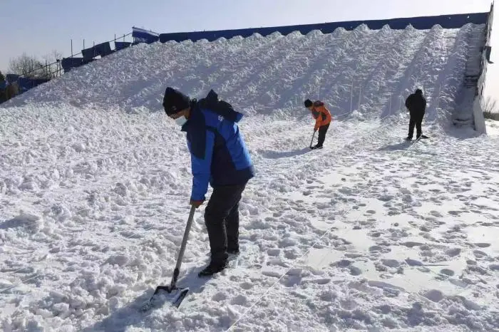 视点｜15000个风车装点绿心冰雪嘉年华