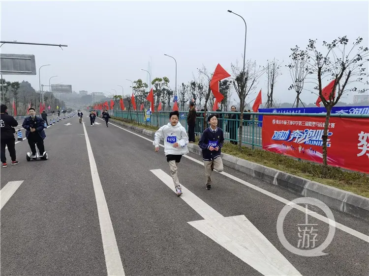 高中女生连续三年蝉联学校马拉松第一名 她的秘诀是这个！