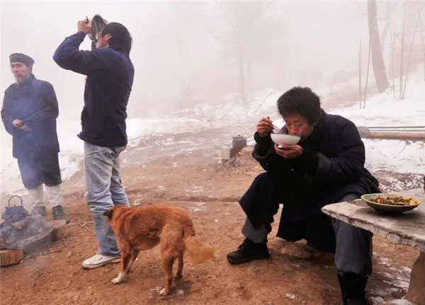 终南山隐士：万人上山的背后是逃避工作，然而一场大雪就原形毕露