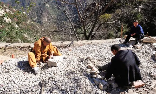 终南山隐士：万人上山的背后是逃避工作，然而一场大雪就原形毕露