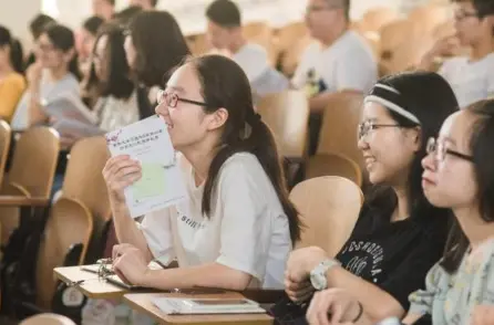 大学堪比“整容会所”，半年时间颜值蹭蹭涨，童星也不例外