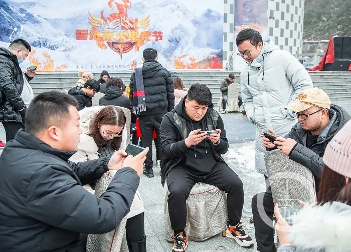 冰火两重天！仙女山上演雪地篝火电竞巅峰对决