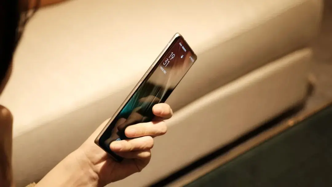 OPPO Reno5 Pro＋评测：外观轻薄 主打拍摄游戏｜凰家评测