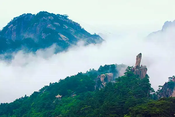 王安石《登飞来峰》境界高远，苏轼“偷师”之后，写出了千古名篇