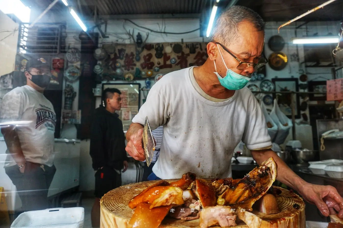 澳门芬记：没店招不设堂食，每天只卖2小时排队却要1个钟，任性