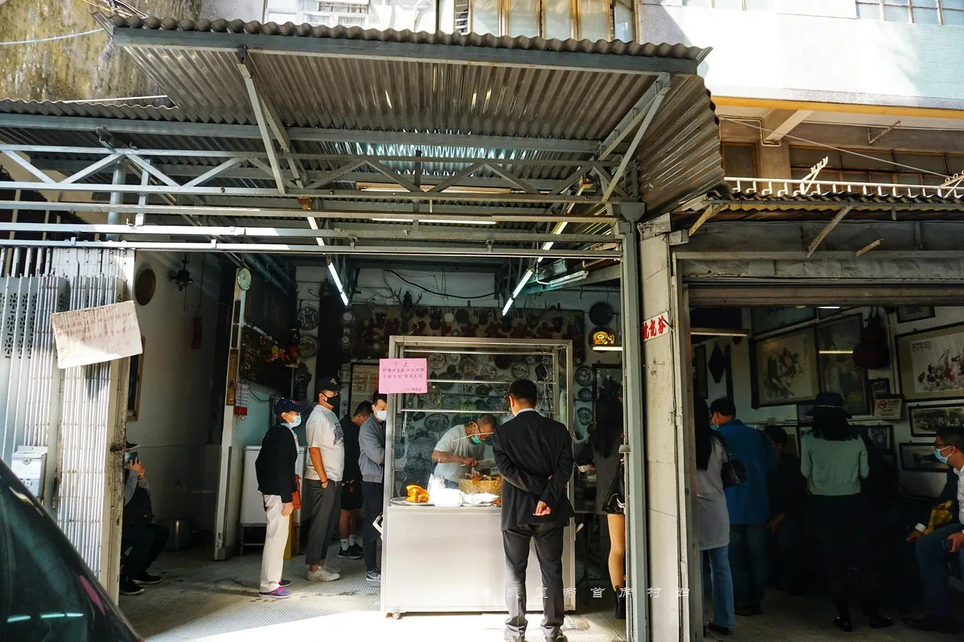 澳门芬记：没店招不设堂食，每天只卖2小时排队却要1个钟，任性