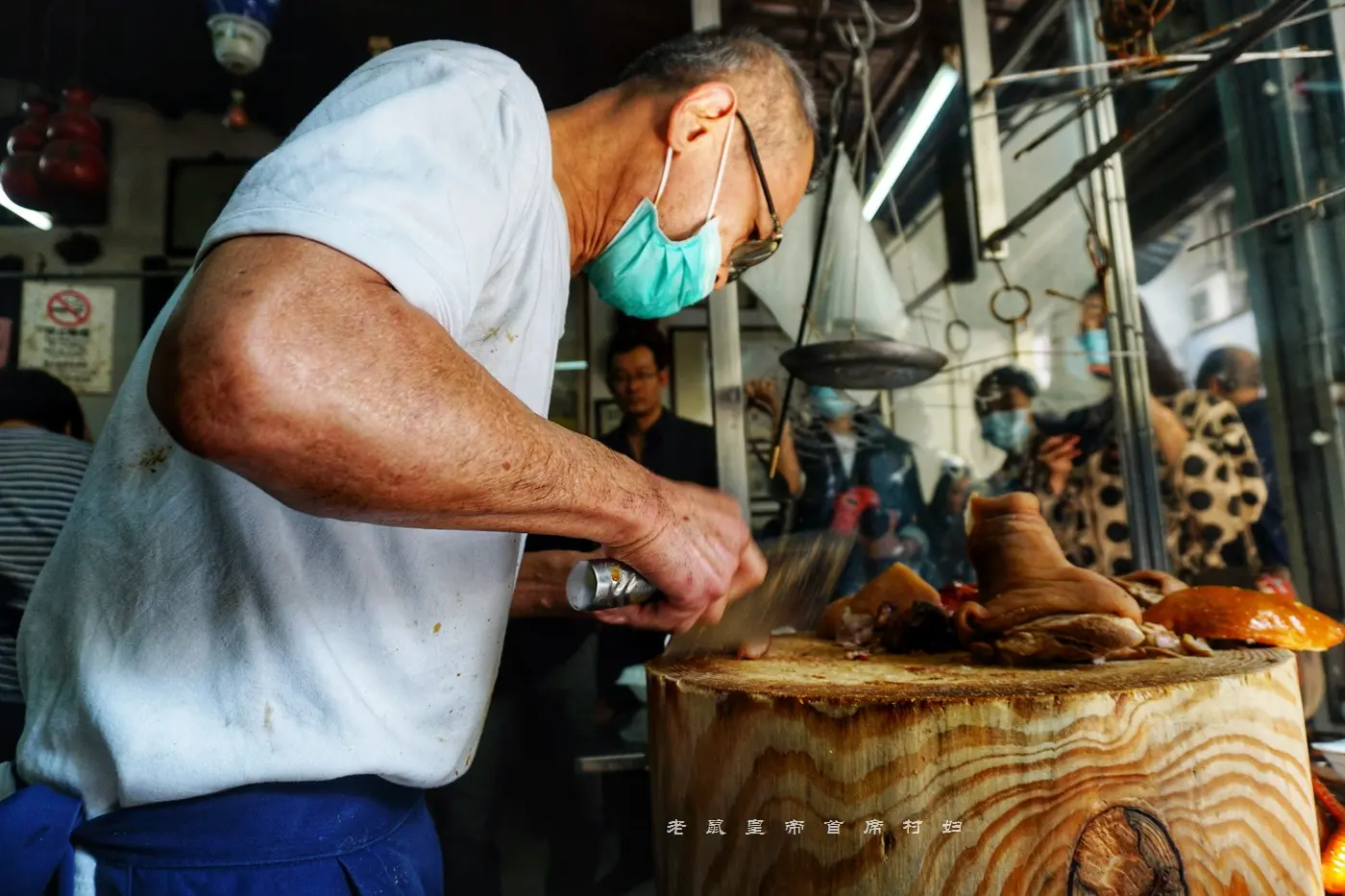 澳门芬记：没店招不设堂食，每天只卖2小时排队却要1个钟，任性