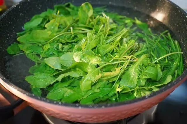 天冷了，荠菜饼就要这么做，香糯可口，越吃越香，孩子超爱吃